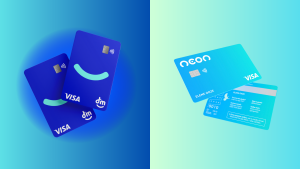 Montagem visual mostrando dois modelos de cartão de crédito: à esquerda, dois cartões DM Visa em azul com um símbolo de sorriso estilizado, e à direita, um cartão Neon em tom azul-claro acompanhado de sua versão verso. A imagem destaca a comparação entre opções modernas de cartão de crédito, com design clean e voltadas para o público digital.
