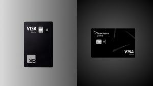 Imagem comparativa de dois cartões de crédito premium, o XP Visa Infinite e o Bradesco Prime Infinite, exibidos lado a lado em fundo escuro, destacando design sofisticado e a bandeira Visa Infinite, representando opções de cartão de crédito voltadas a clientes de alta renda que buscam benefícios exclusivos, status e vantagens financeiras.